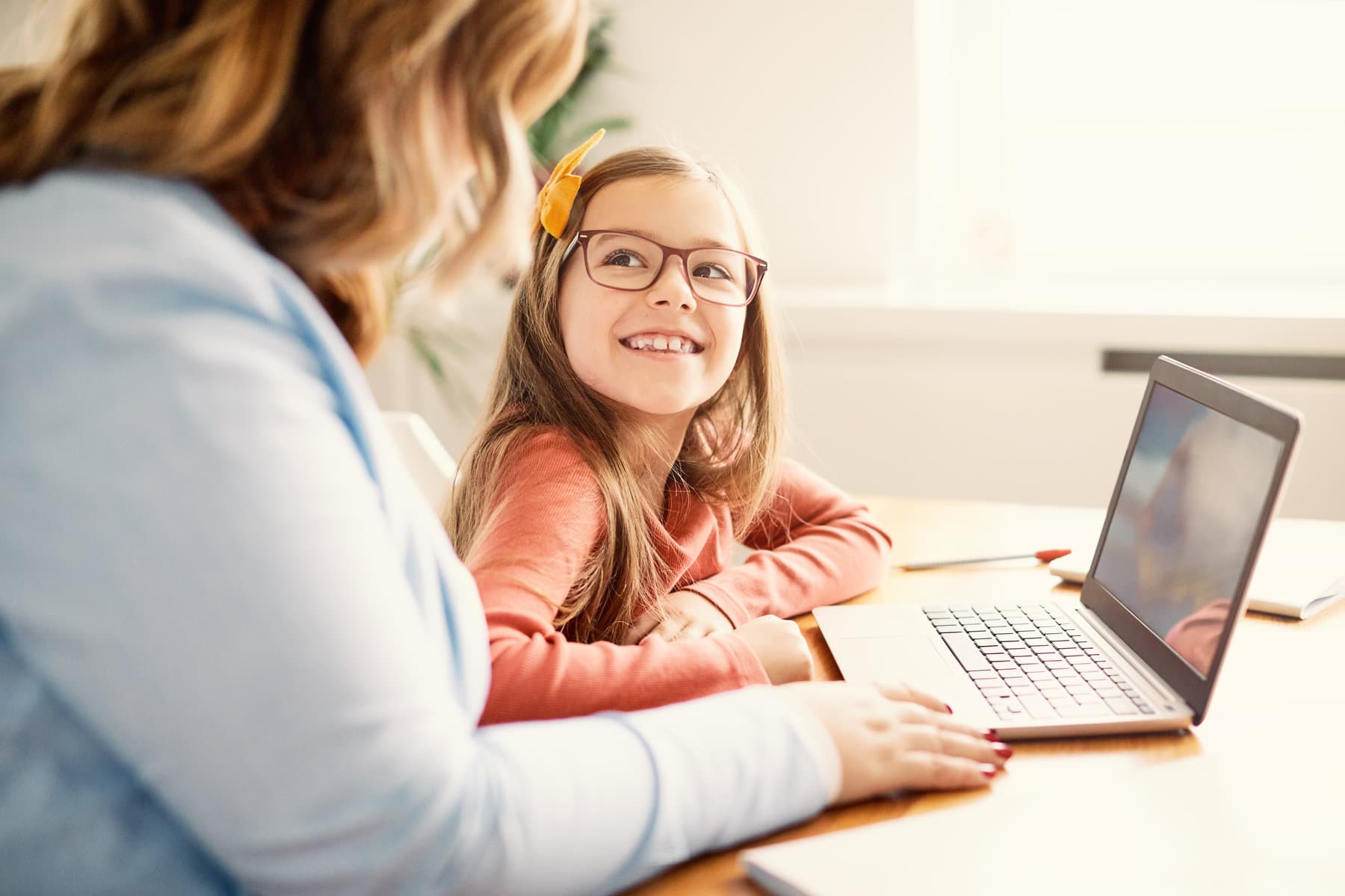 mom and child using a laptop